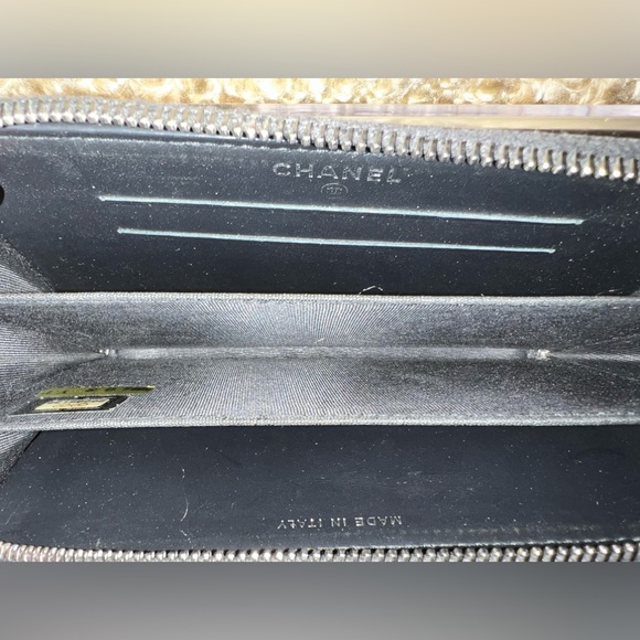 Chanel Lambskin Wallet Pre-loved - Picture 3 of 9